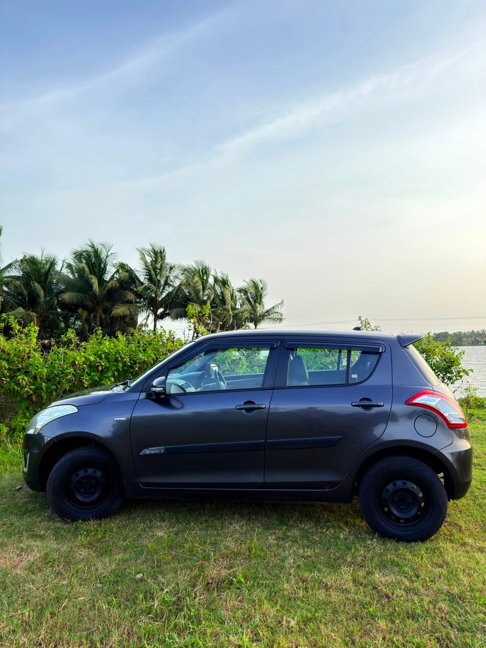 2014 Maruti Suzuki Swift VDI ABS (2/7)