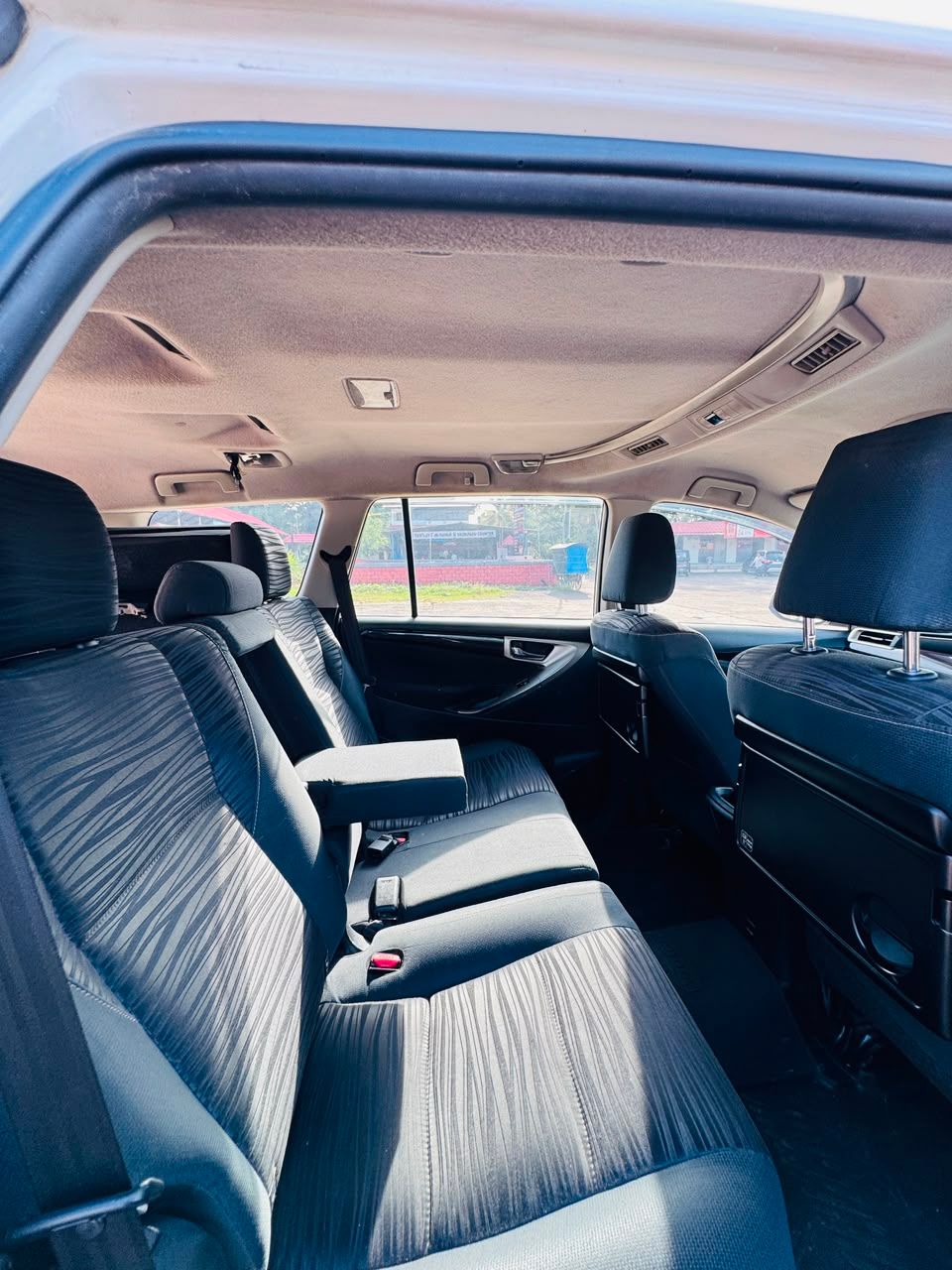 2016 Toyota Innova Crysta V 2.4 (10/10)